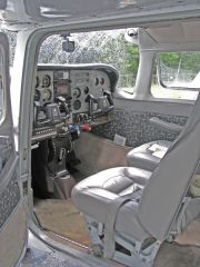 Cessna 206 cockpit